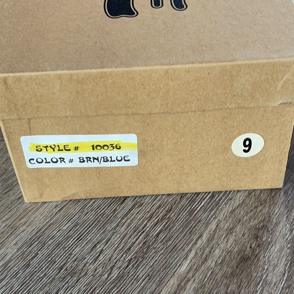 Mystique Leather Studded Sandals Size 9 - Picture 9 of 14